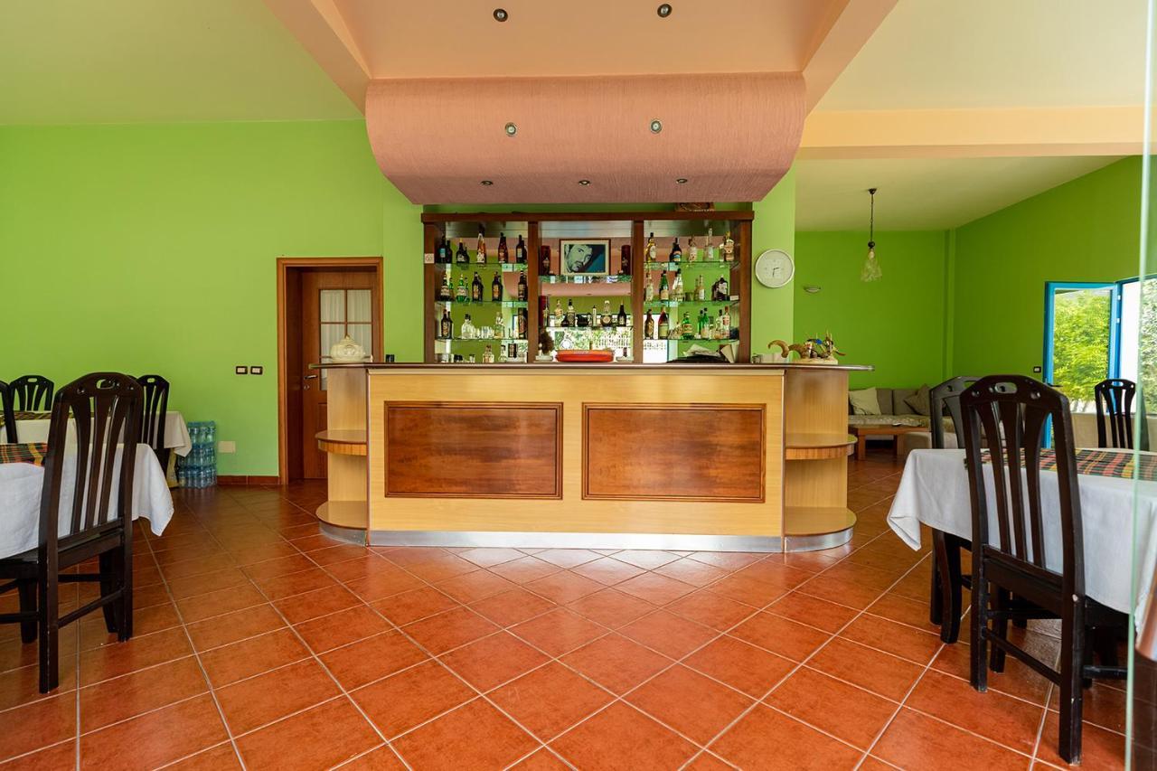 Hotel Dini Radhimë 외부 사진