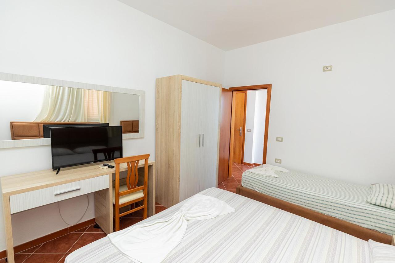 Hotel Dini Radhimë 외부 사진
