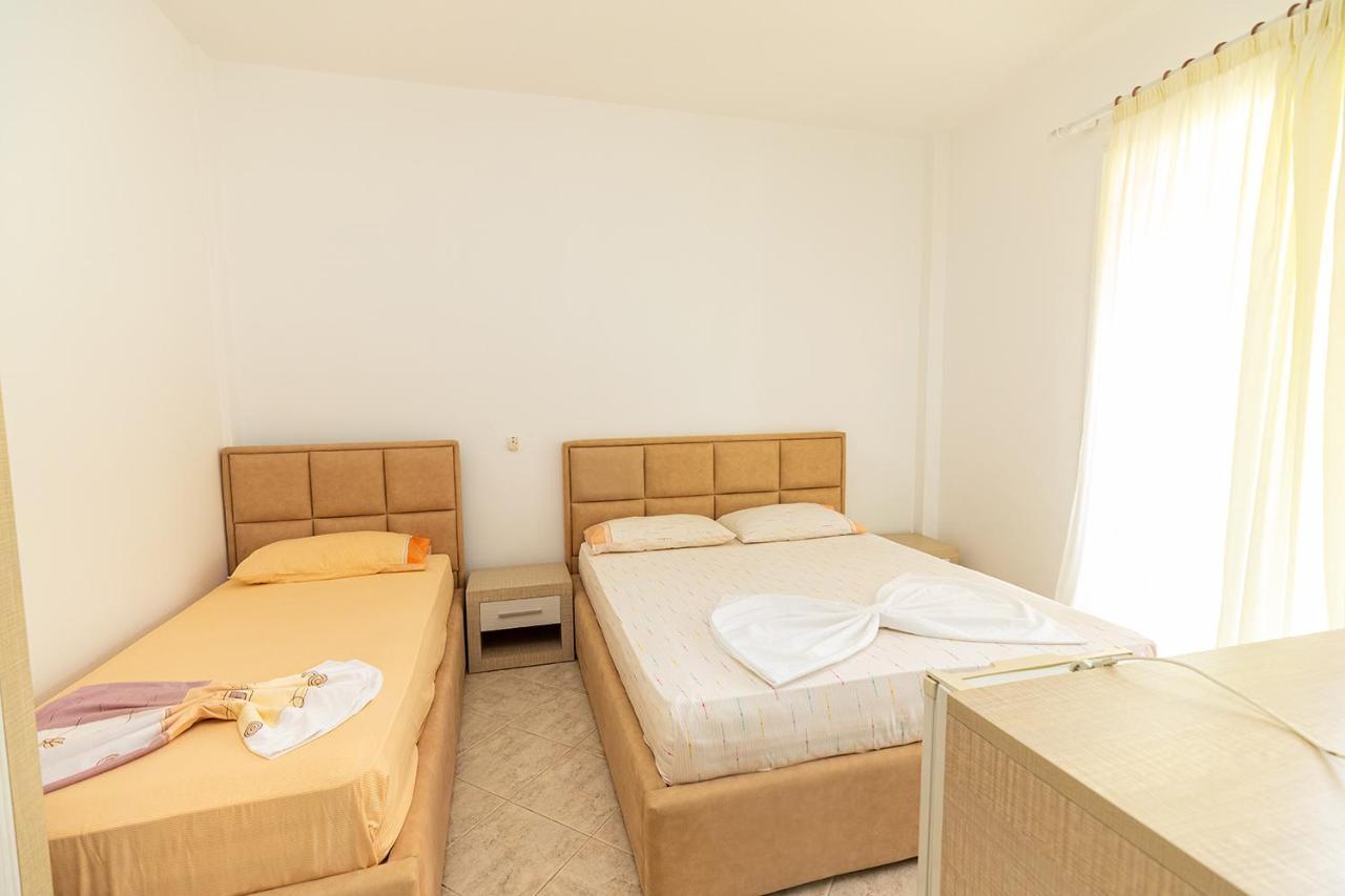 Hotel Dini Radhimë 외부 사진