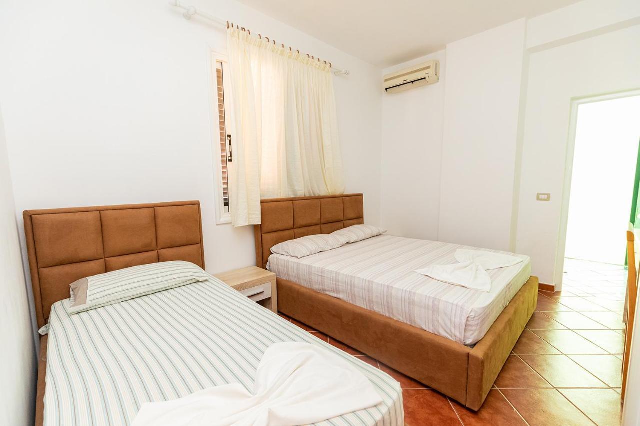 Hotel Dini Radhimë 외부 사진