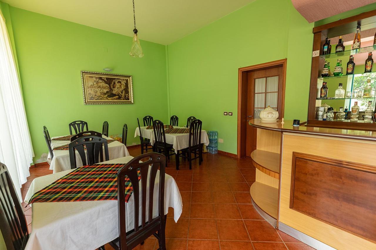 Hotel Dini Radhimë 외부 사진