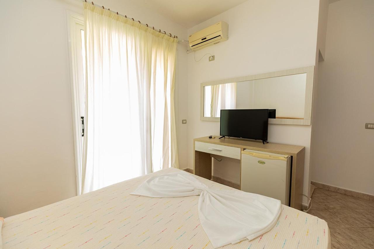 Hotel Dini Radhimë 외부 사진