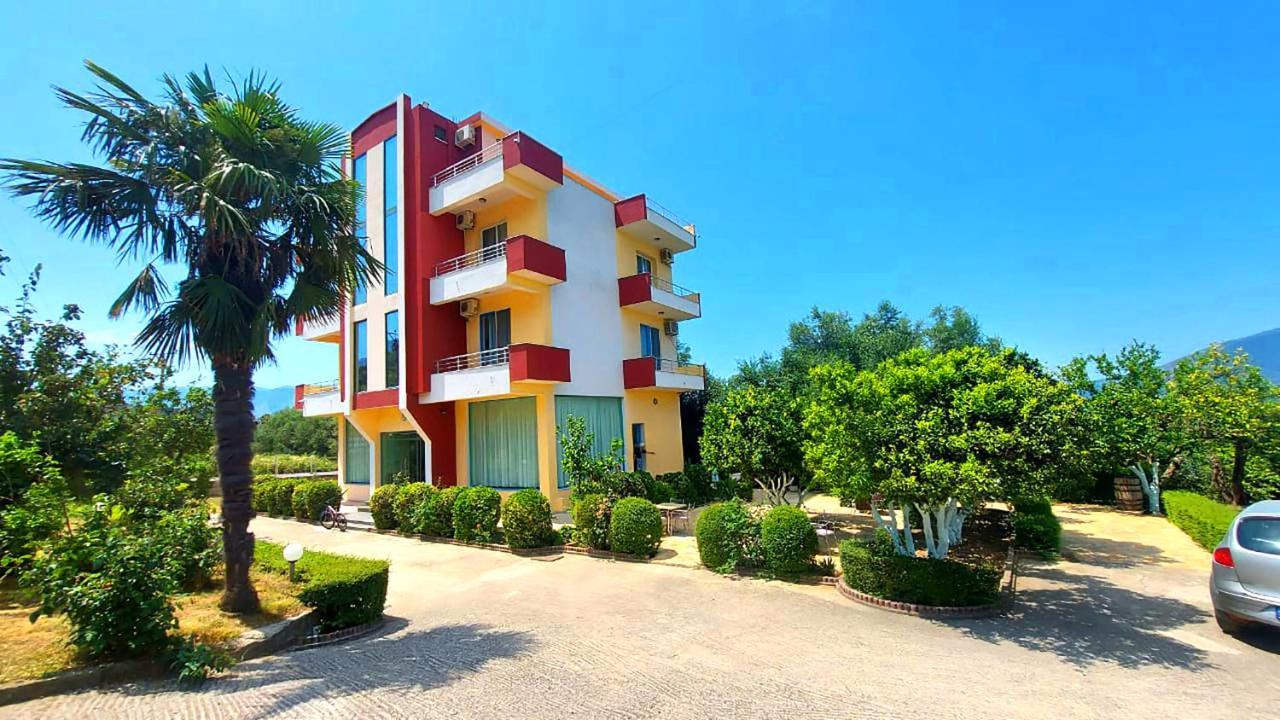Hotel Dini Radhimë 외부 사진