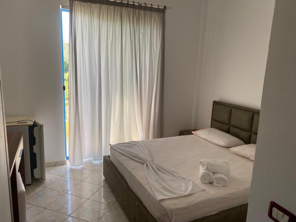 Hotel Dini Radhimë 외부 사진