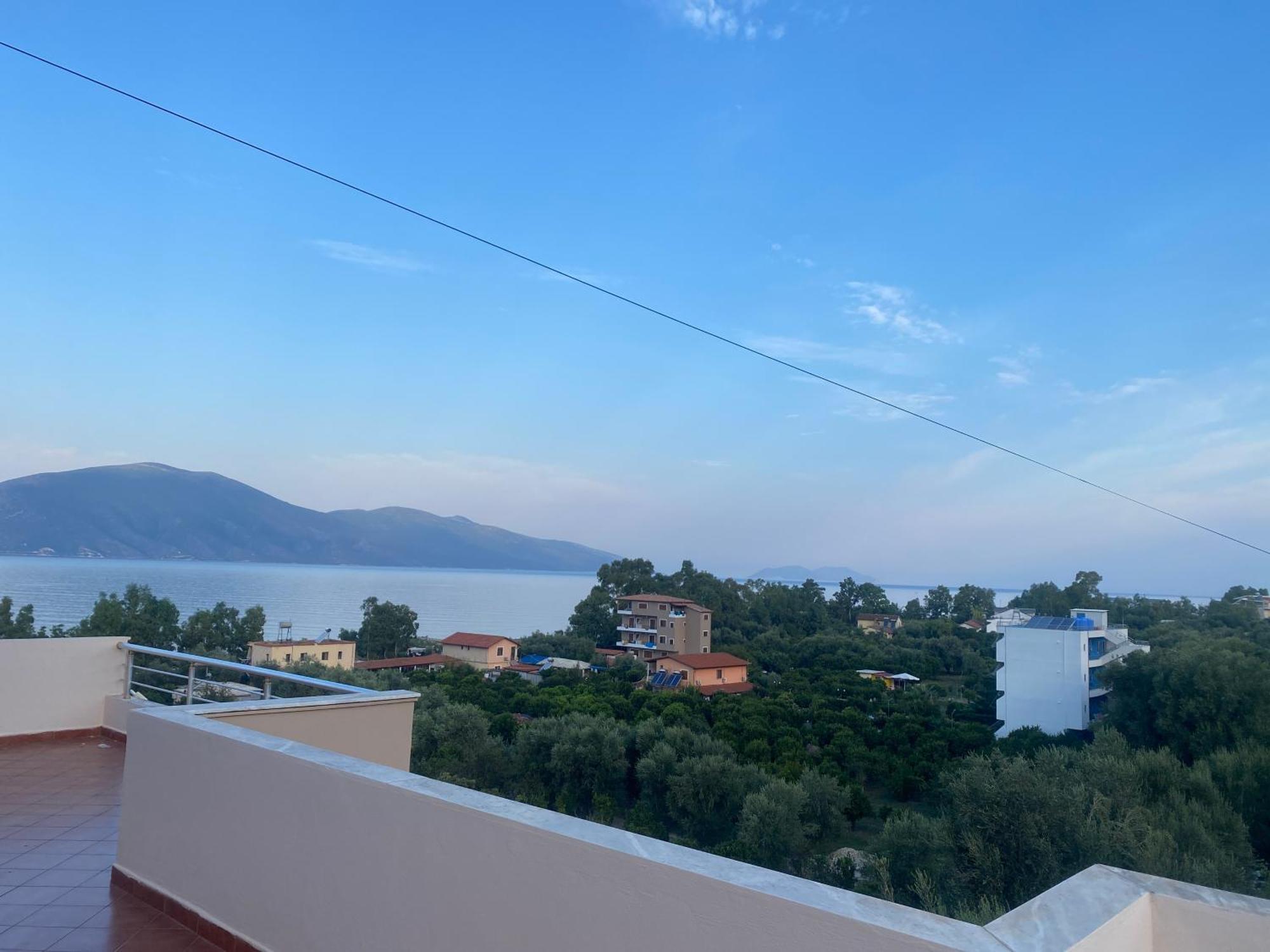 Hotel Dini Radhimë 외부 사진